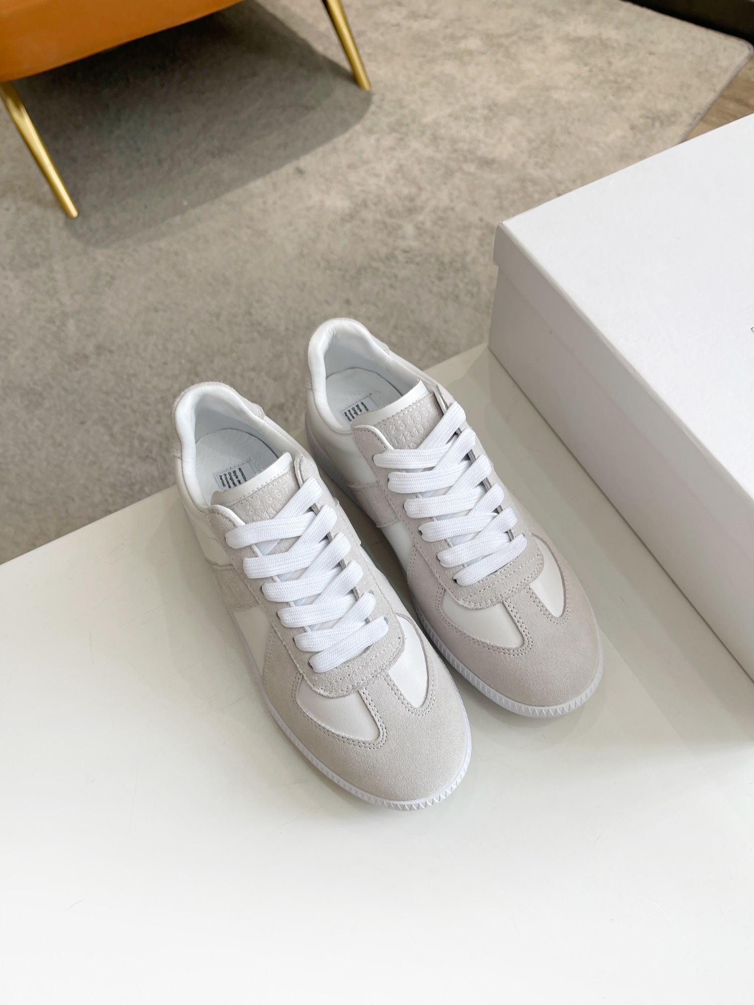 ma*s*n Ma*i*la sneaker