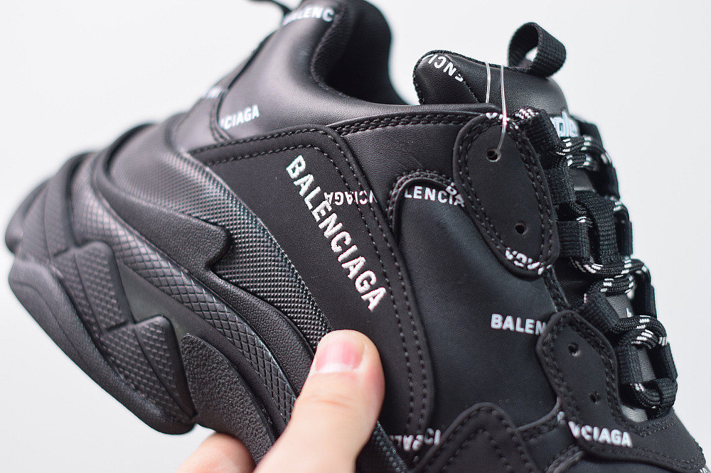 bc triple s trainer 524039 w06e2 2020