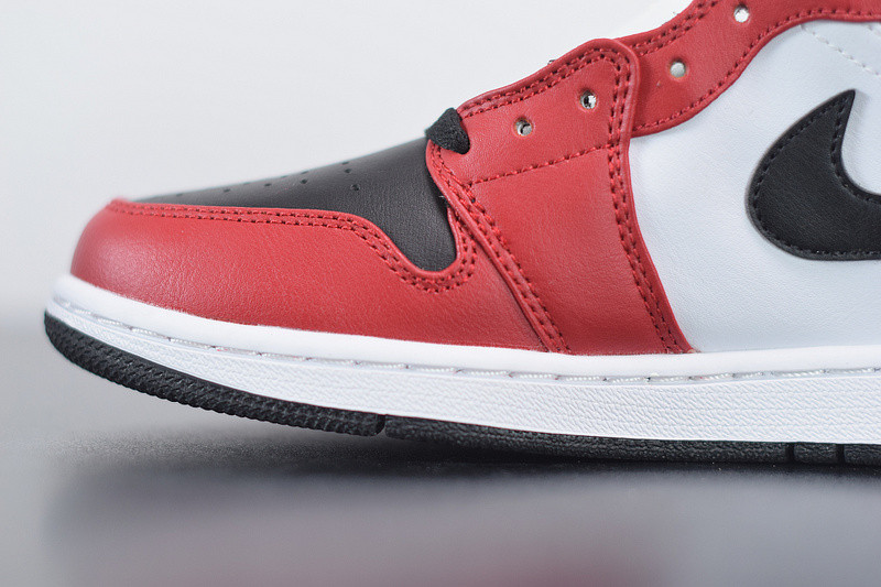 air jordan 1 mid “chicago black toe” 554724-069