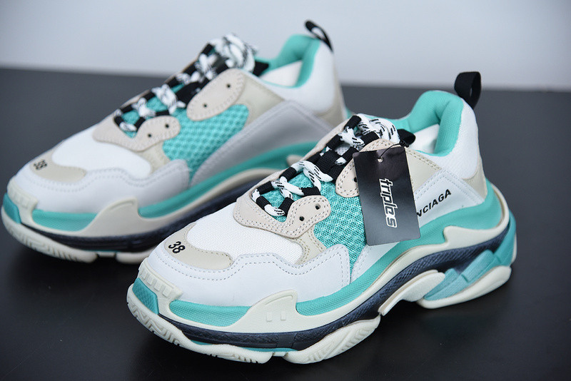 bc triple s trainer white 524039 w09oh 3005