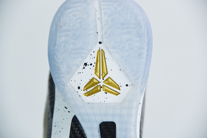 nike kobe v protro black white gold cd0824-127