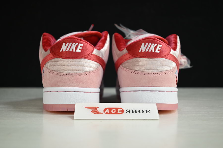 strangelove x nike sb dunk low “valentine’s day” ct2552-800