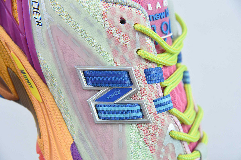 NEW BALANCE SNEAKER