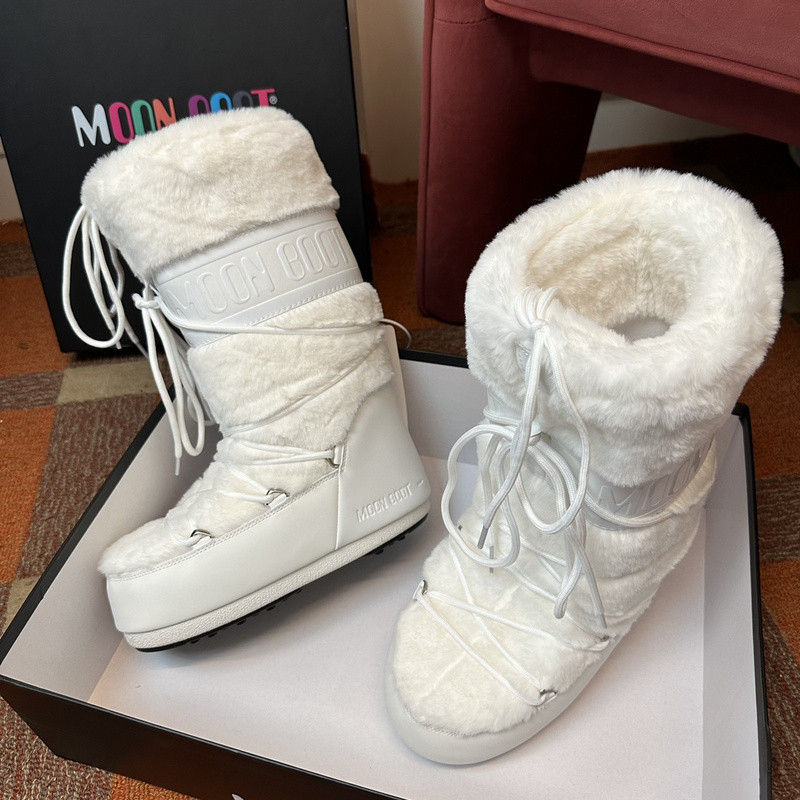 mOON bOOT