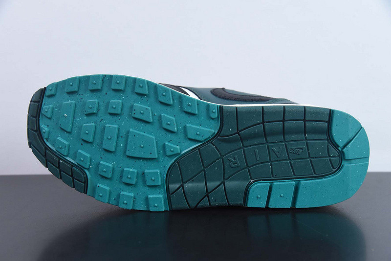 lebron james nike air max 1 "liverpool" fb8914-100