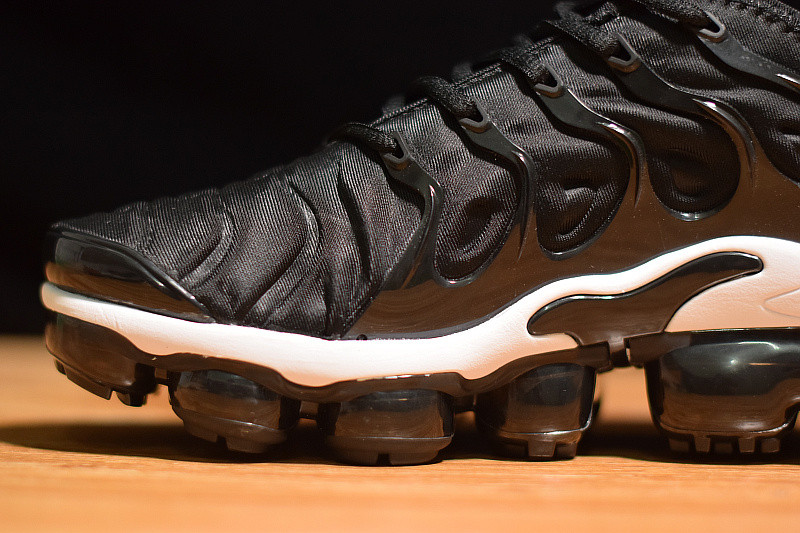 nike air vapormax plus triple black 924453-004