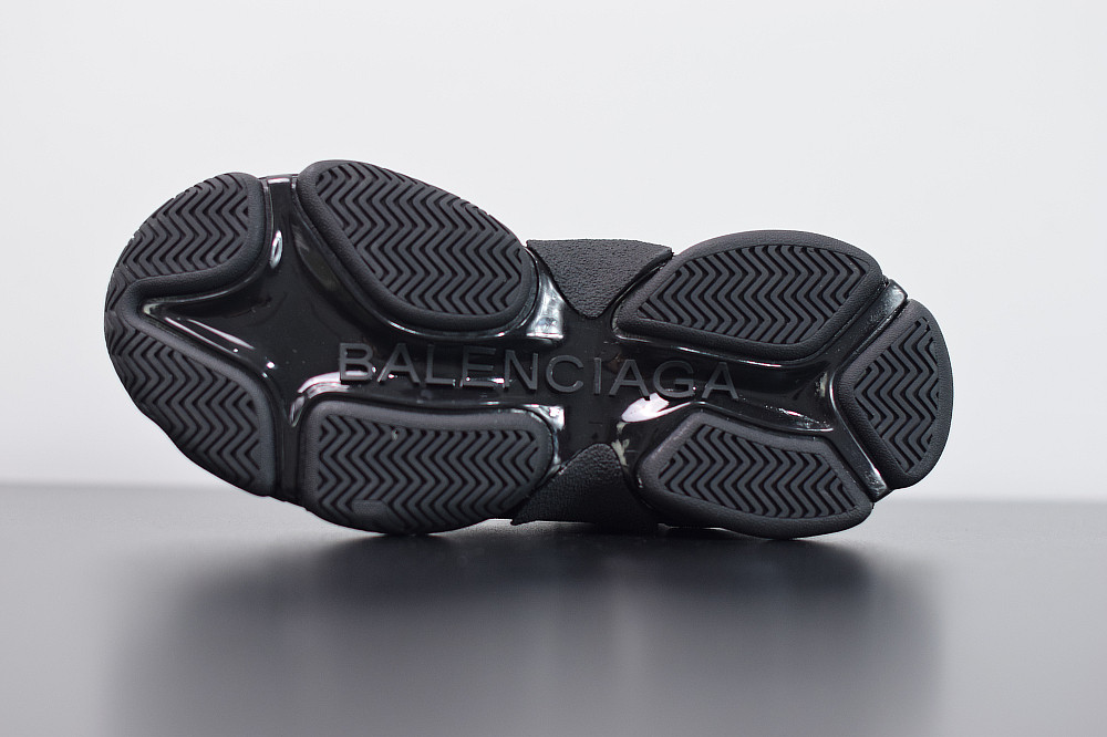 bc triple s trainer 524039 w06e2 2020